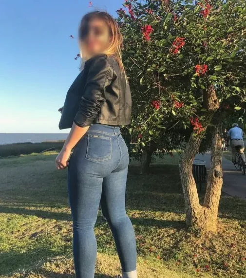 Büsra, 36
