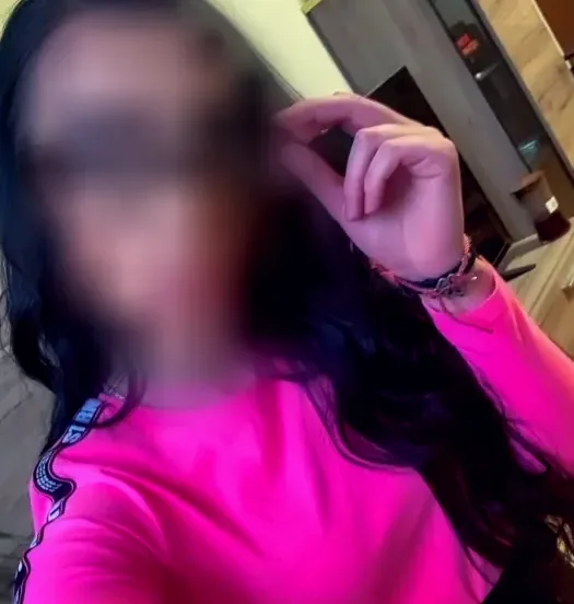 Cara, 35