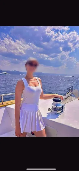 Claudia, 33