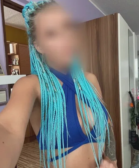 Elena, 33