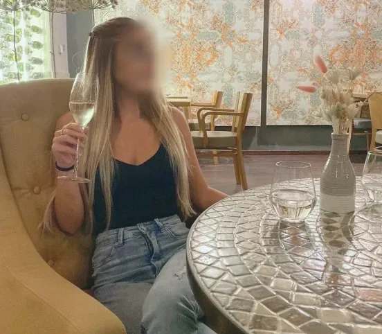Helena, 32