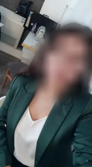 Julia, 27