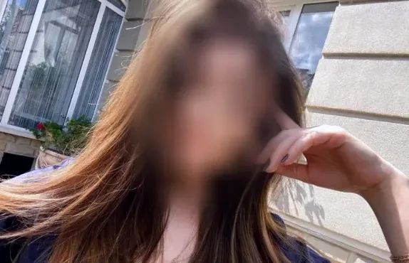 Julia, 19