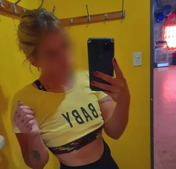 Vanessa, 28